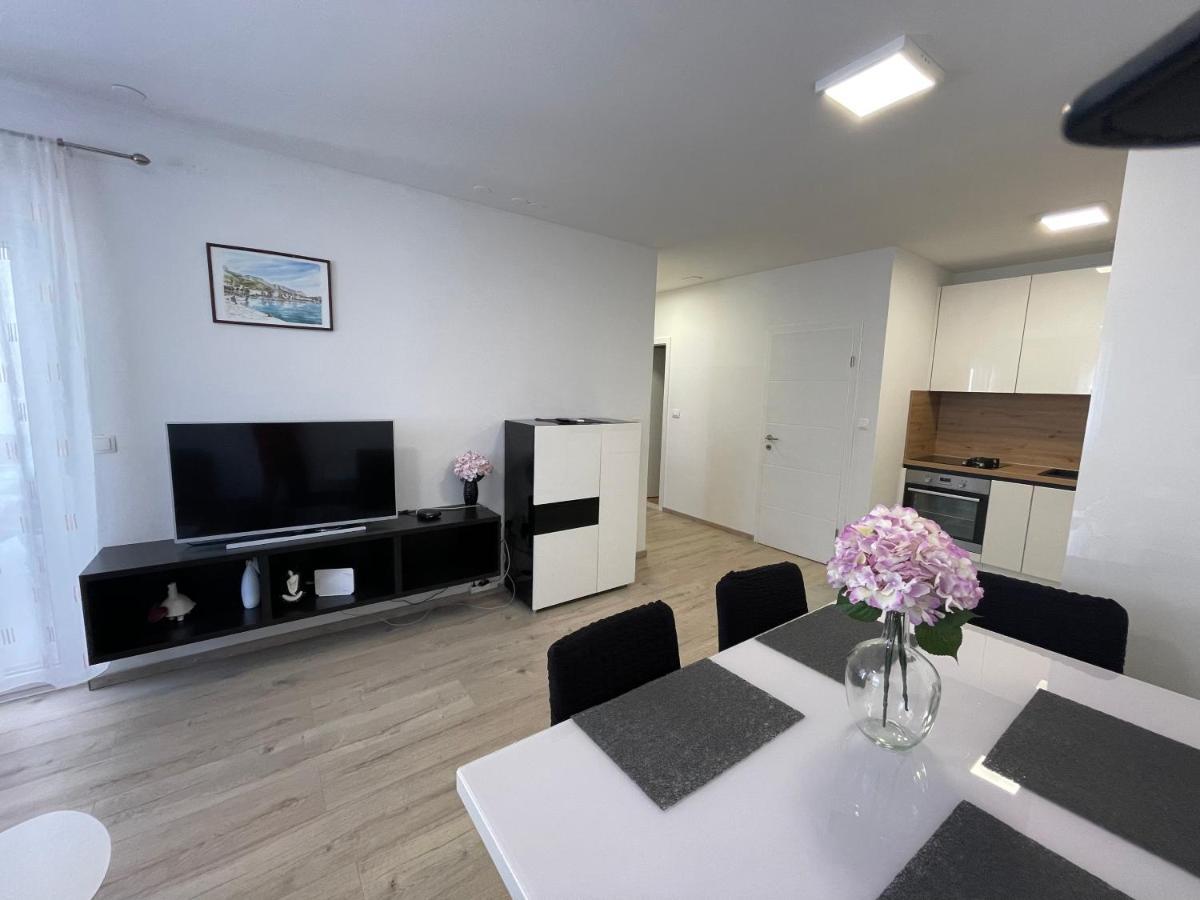 The Big Terrace Apartment Макарска Екстериор снимка